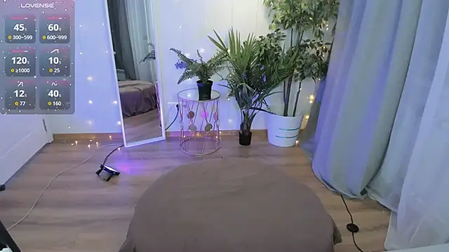 PollyMayer online show from March 6, 9:10 pm