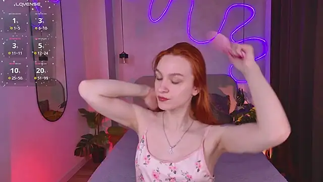 Snapshot of PollyMayer chatting on May 4, 8:44 pm PollyMayer online show from May 4, 8:44 pm