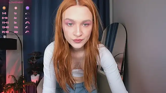 Snapshot of PollyMayer chatting on May 22, 8:40 pm PollyMayer online show from May 22, 8:40 pm