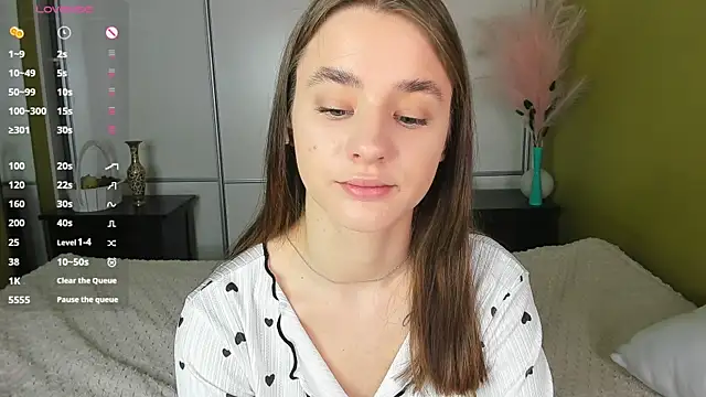 JinnyMcie online show from March 25, 9:30 am