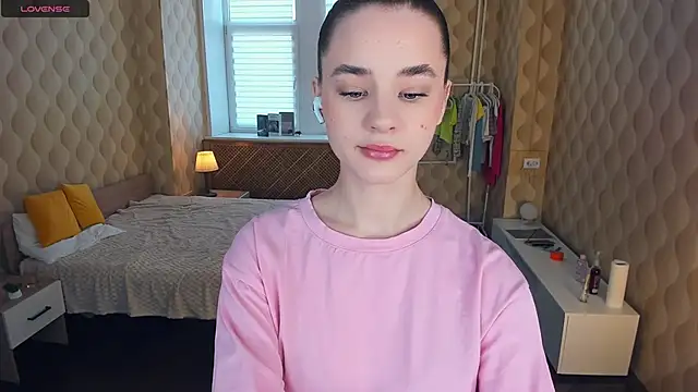 JinnyMcie online show from November 1, 9:25 am