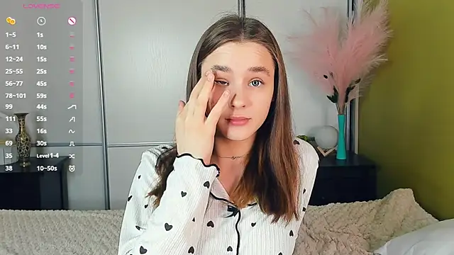 JinnyMcie online show from April 10, 7:48 am