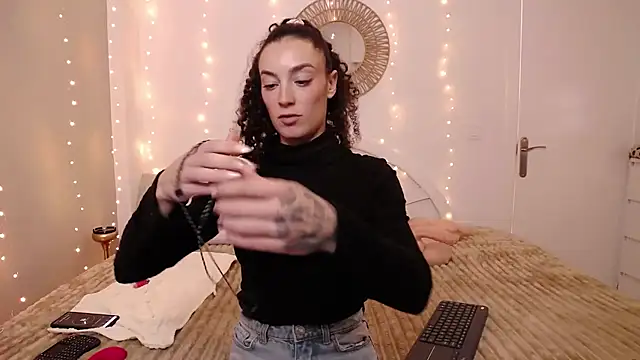 Martyca Beee online show from December 3, 1:43 pm