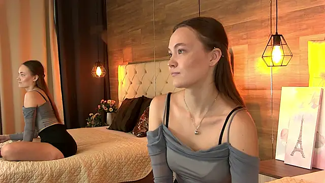 Snapshot of EmmaCamm chatting on November 9, 9:35 am EmmaCamm online show from November 9, 9:35 am