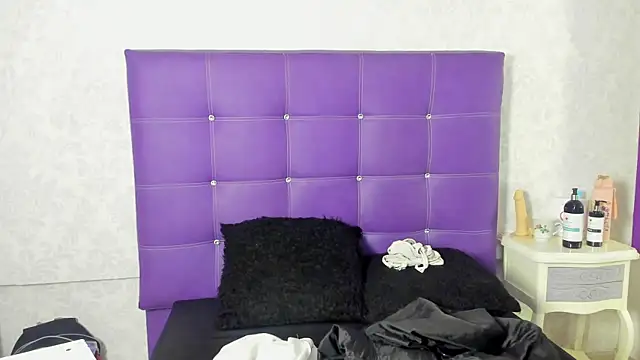 Snapshot of LeaMoreau22 chatting on October 9, 12:06 pm LeaMoreau22 online show from October 9, 12:06 pm