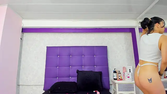 Snapshot of LeaMoreau22 chatting on October 14, 12:17 pm LeaMoreau22 online show from October 14, 12:17 pm