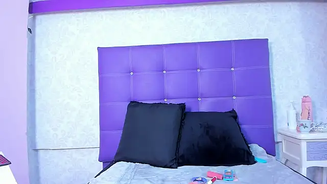 LeaMoreau22 online show from November 13, 11:36 am