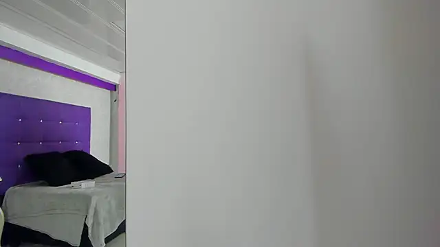 LeaMoreau22 online show from November 1, 11:59 am