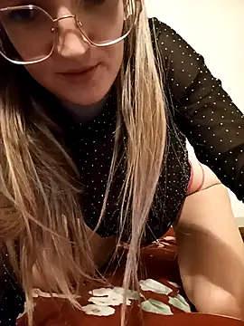 YannaMilters online show from December 1, 12:39 pm