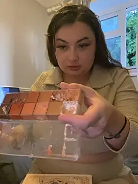 MadelineLeah online show from July 13, 8:08 pm