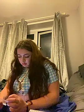 MadelineLeah online show from June 11, 9:45 pm