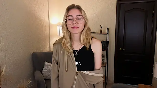 Snapshot of KatherineWill chatting on October 8, 7:54 am KatherineWill online show from October 8, 7:54 am