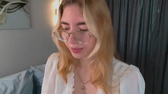 Snapshot of KatherineWill chatting on October 10, 8:26 am KatherineWill online show from October 10, 8:26 am
