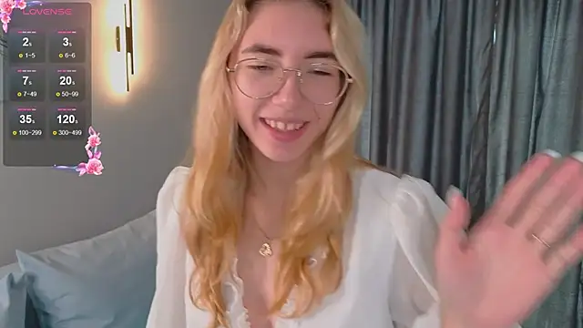 Snapshot of KatherineWill chatting on October 13, 8:49 am KatherineWill online show from October 13, 8:49 am