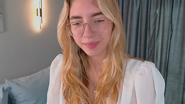 Snapshot of KatherineWill chatting on October 19, 2:20 pm KatherineWill online show from October 19, 2:20 pm