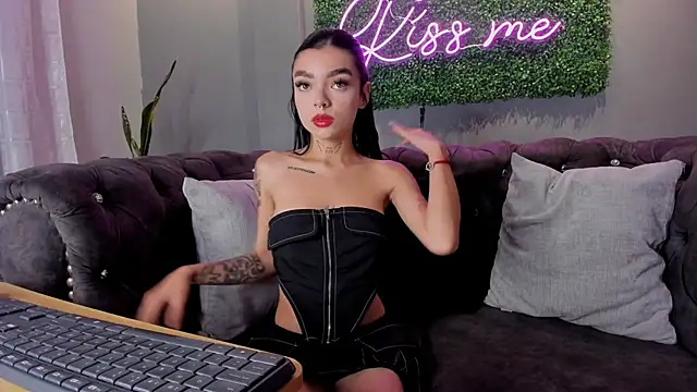 Snapshot of scarlettvelvet_ chatting on October 10, 3:13 pm scarlettvelvet online show from October 10, 3:13 pm
