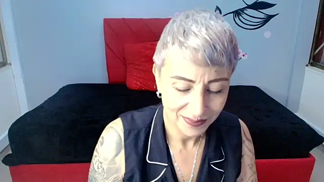 Snapshot of Charlotte__Gray chatting on November 11, 12:33 pm Charlotte Gray online show from November 11, 12:33 pm