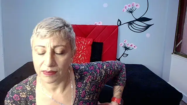 Snapshot of Charlotte__Gray chatting on November 4, 12:20 pm Charlotte Gray online show from November 4, 12:20 pm