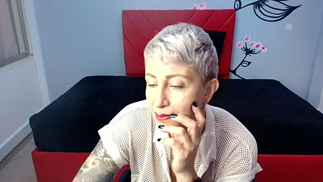 Snapshot of Charlotte__Gray chatting on November 12, 12:31 pm Charlotte Gray online show from November 12, 12:31 pm