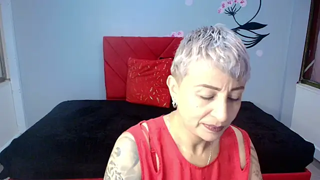 Snapshot of Charlotte__Gray chatting on November 10, 12:21 pm Charlotte Gray online show from November 10, 12:21 pm