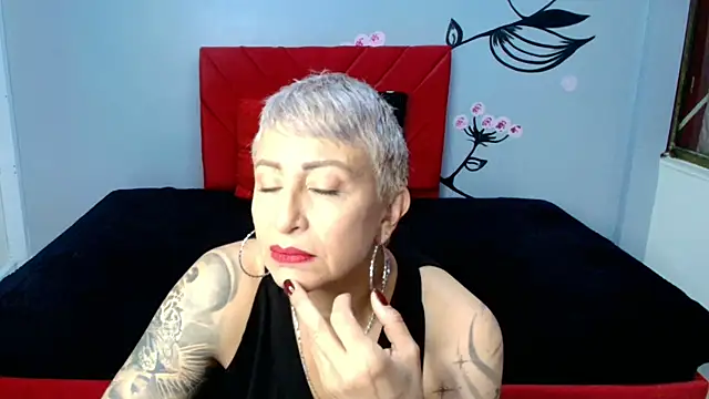 Snapshot of Charlotte__Gray chatting on October 22, 12:26 pm Charlotte Gray online show from October 22, 12:26 pm