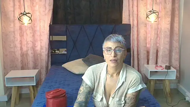 Snapshot of Charlotte__Gray chatting on December 5, 9:34 pm Charlotte Gray online show from December 5, 9:34 pm