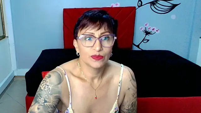 Charlotte  Gray online show from October 9, 5:19 am