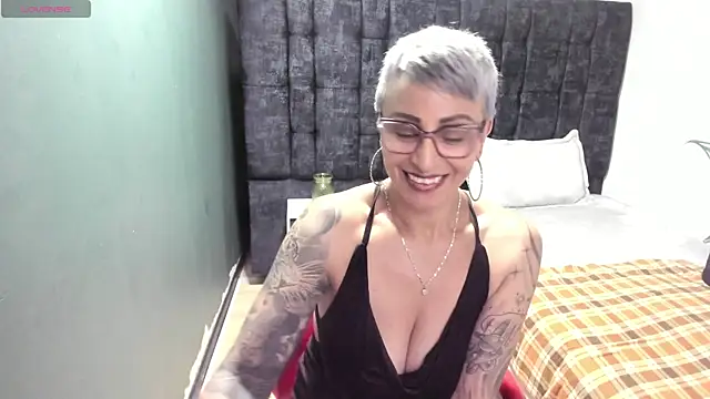 Snapshot of Charlotte__Gray chatting on December 13, 8:04 pm Charlotte Gray online show from December 13, 8:04 pm