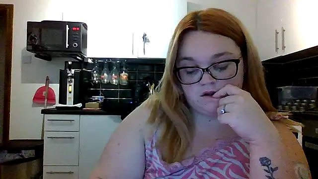 Snapshot of Curvy-AmyX chatting on October 15, 10:18 pm Curvy-AmyX online show from October 15, 10:18 pm
