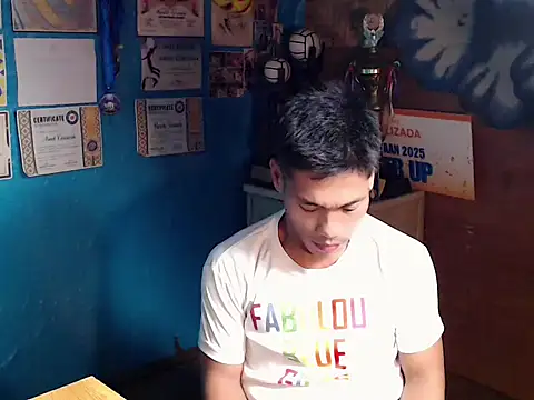 Snapshot of Cute_Lucas chatting on October 17, 11:45 am Cute Lucas online show from October 17, 11:45 am