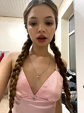Snapshot of _Siennaaa_ chatting on October 10, 9:26 pm Siennaaa online show from October 10, 9:26 pm