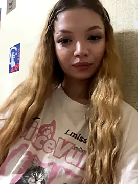 Snapshot of _Siennaaa_ chatting on October 11, 9:05 pm Siennaaa online show from October 11, 9:05 pm