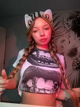 Snapshot of _Siennaaa_ chatting on October 9, 8:53 pm Siennaaa online show from October 9, 8:53 pm
