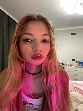  Siennaaa  online show from February 15, 7:35 pm