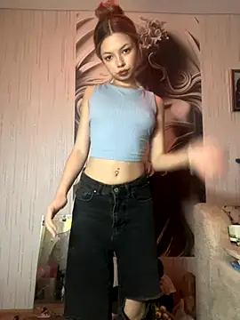 Snapshot of _Siennaaa_ chatting on October 18, 6:10 pm Siennaaa online show from October 18, 6:10 pm