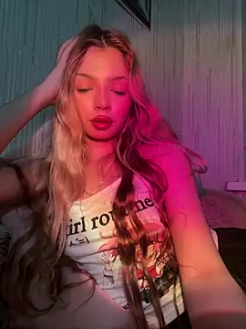  Siennaaa  online show from March 1, 9:48 pm