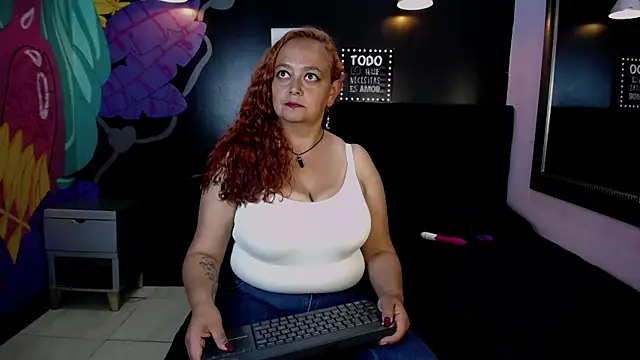 Snapshot of Thania_Milf chatting on November 15, 12:36 am Thania Milf online show from November 15, 12:36 am