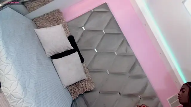 Snapshot of Miranda_Collins chatting on November 23, 10:58 am Miranda Collins online show from November 23, 10:58 am