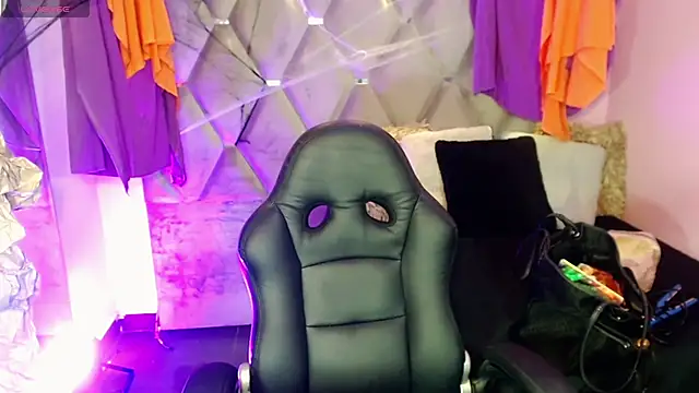 Snapshot of Miranda_Collins chatting on November 2, 11:04 am Miranda Collins online show from November 2, 11:04 am