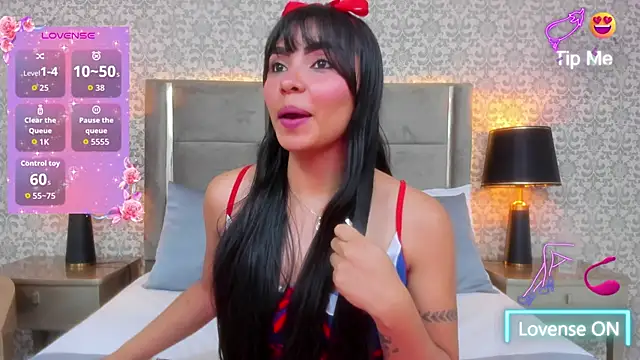 Snapshot of KoralBlum chatting on November 7, 1:32 am KoralBlum online show from November 7, 1:32 am