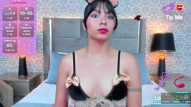 Snapshot of KoralBlum chatting on December 15, 12:38 am KoralBlum online show from December 15, 12:38 am