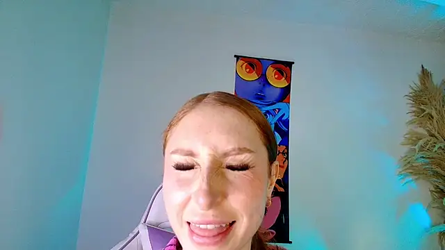 Bennuluspeach  online show from May 27, 11:06 am