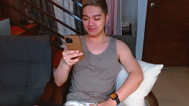 Snapshot of JayKarLo chatting on February 1, 11:19 am JayKarLo online show from February 1, 11:19 am