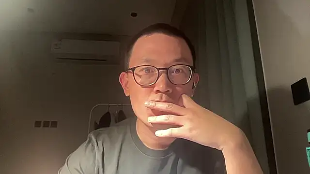 Snapshot of yewuzhibb chatting on October 1, 3:27 pm yewuzhibb online show from October 1, 3:27 pm