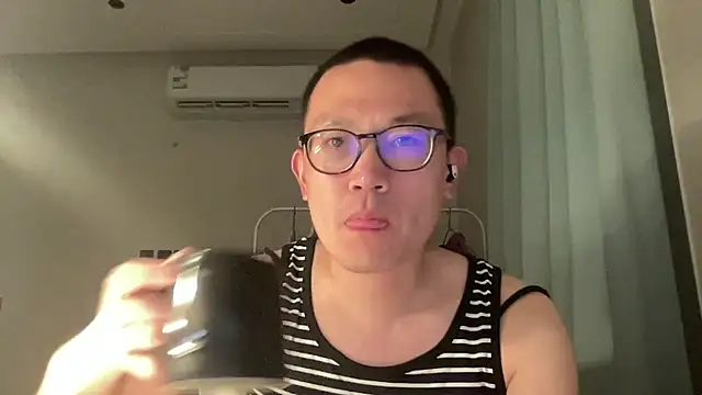 Snapshot of yewuzhibb chatting on October 2, 7:06 pm yewuzhibb online show from October 2, 7:06 pm
