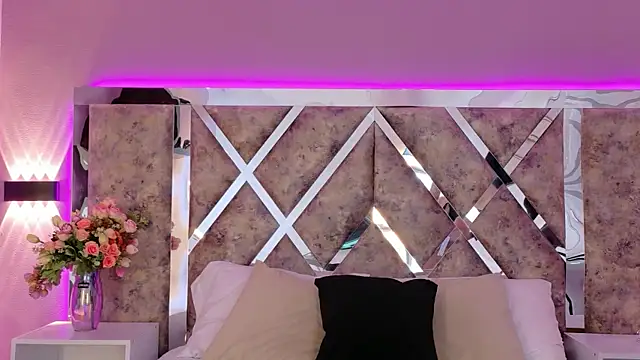 Snapshot of MeganR_ chatting on November 8, 11:14 am MeganR online show from November 8, 11:14 am