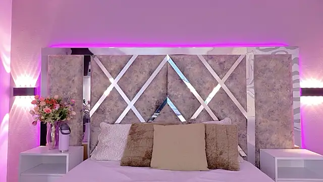 MeganR  online show from March 12, 11:25 am