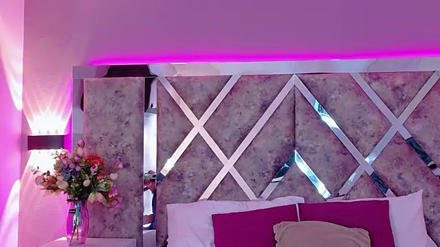 MeganR  online show from April 14, 11:15 am