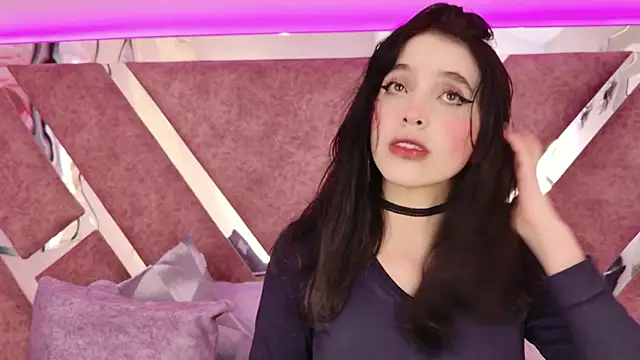 MeganR  online show from March 23, 7:25 pm