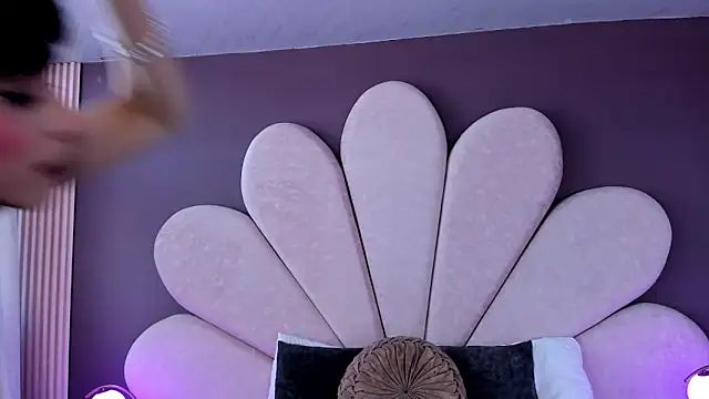 MeganR  online show from April 9, 12:55 pm